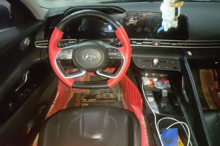 Used Hyundai Elantra 2021 1.5L CVT LUX Prestige Edition Steering Wheel