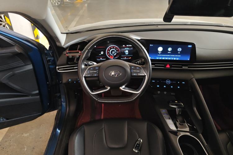 Used Hyundai Elantra 2021 1.5L CVT LUX Prestige Edition Steering Wheel