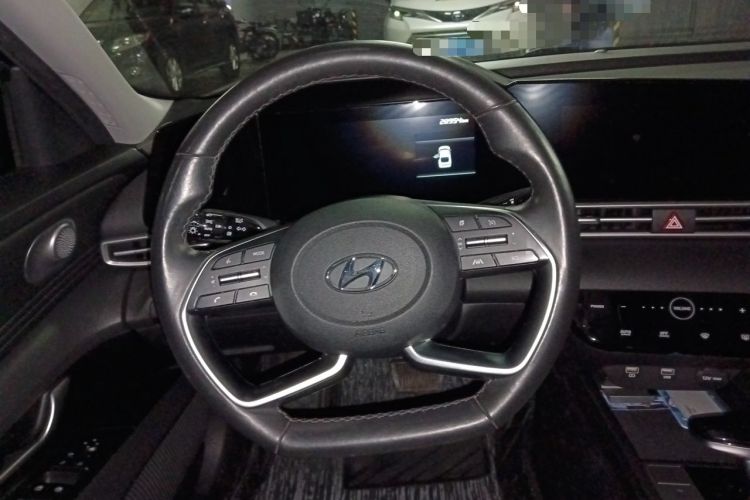 Used Hyundai Elantra 2021 1.5L CVT LUX Prestige Edition Steering Wheel
