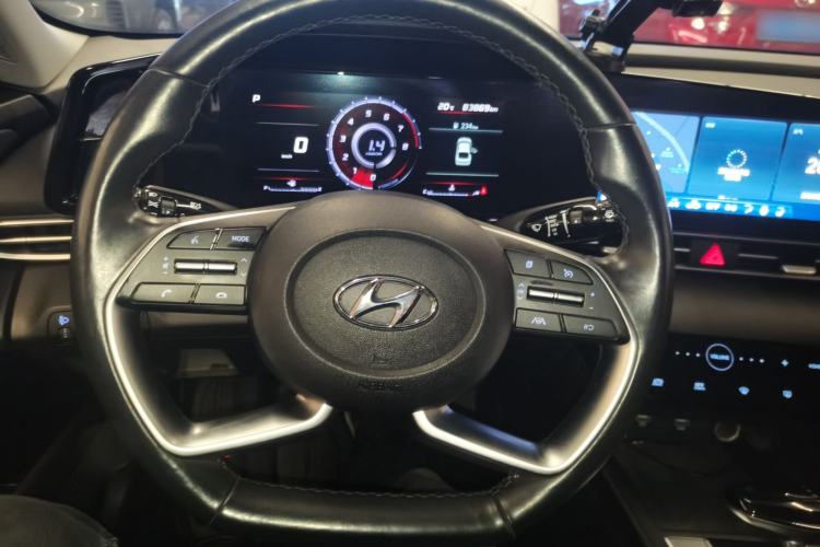 Used Hyundai Elantra 2021 1.5L CVT LUX Prestige Edition Steering Wheel