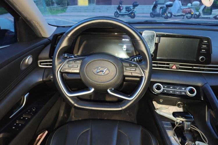Used Hyundai Elantra 2021 1.5L CVT GLX Elite Edition Steering Wheel