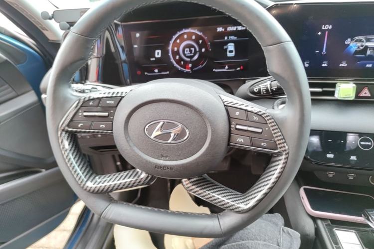 Used Hyundai Elantra 2021 1.5L CVT LUX Prestige Edition Steering Wheel