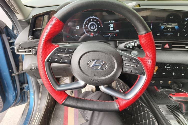 Used Hyundai Elantra 2021 1.5L CVT LUX Prestige Edition Steering Wheel