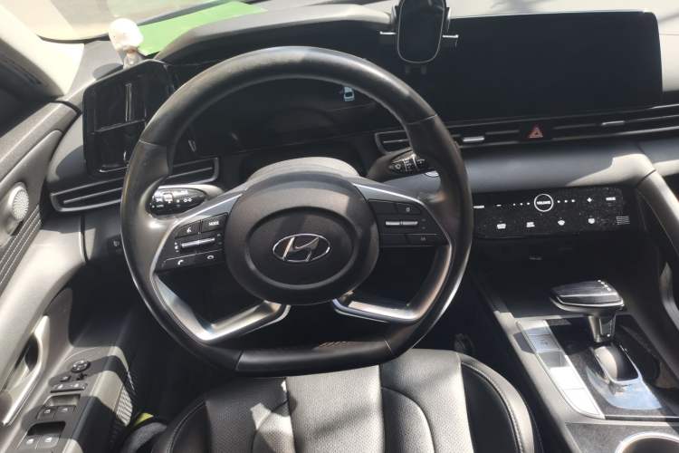 Used Hyundai Elantra 2021 1.5L CVT GLX Elite Edition Steering Wheel