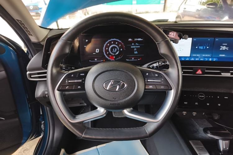 Used Hyundai Elantra 2021 1.5L CVT LUX Prestige Edition Steering Wheel