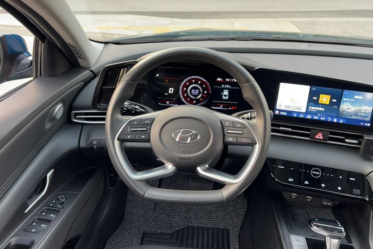 Used Hyundai Elantra 2021 1.5L CVT LUX Prestige Edition Steering Wheel