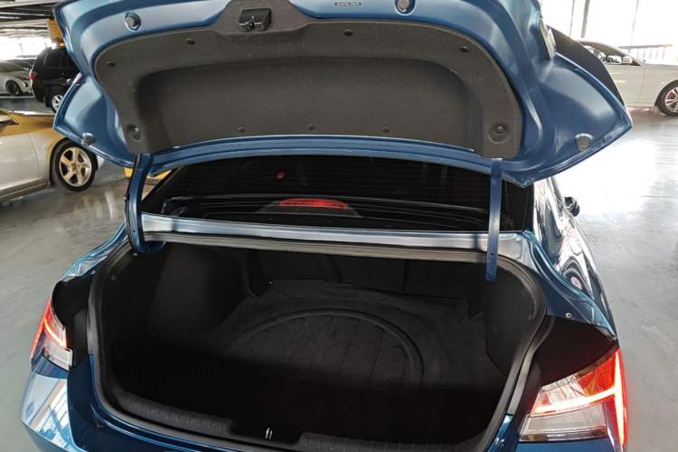 Used Hyundai Elantra 2021 1.5L CVT LUX Prestige Edition Trunk