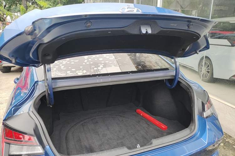 Used Hyundai Elantra 2021 1.5L CVT LUX Prestige Edition Trunk