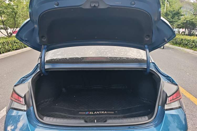 Used Hyundai Elantra 2021 1.5L CVT LUX Prestige Edition Trunk