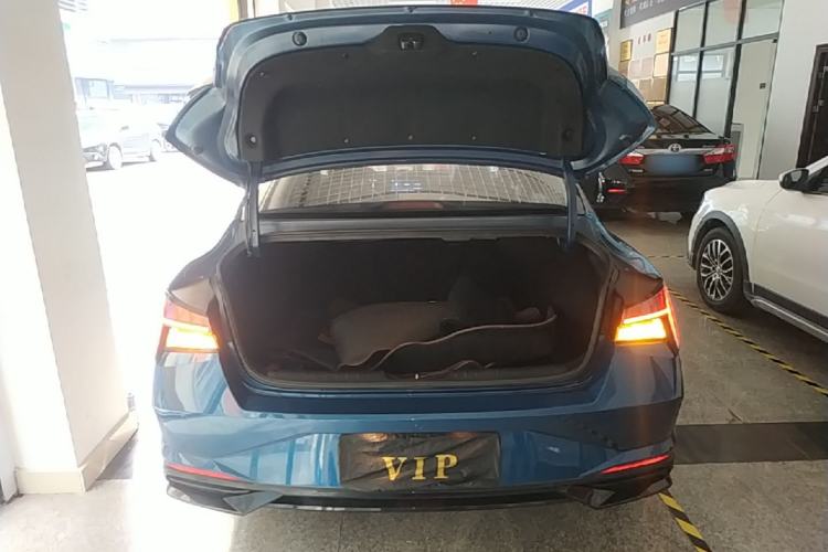 Used Hyundai Elantra 2021 1.5L CVT LUX Prestige Edition Trunk