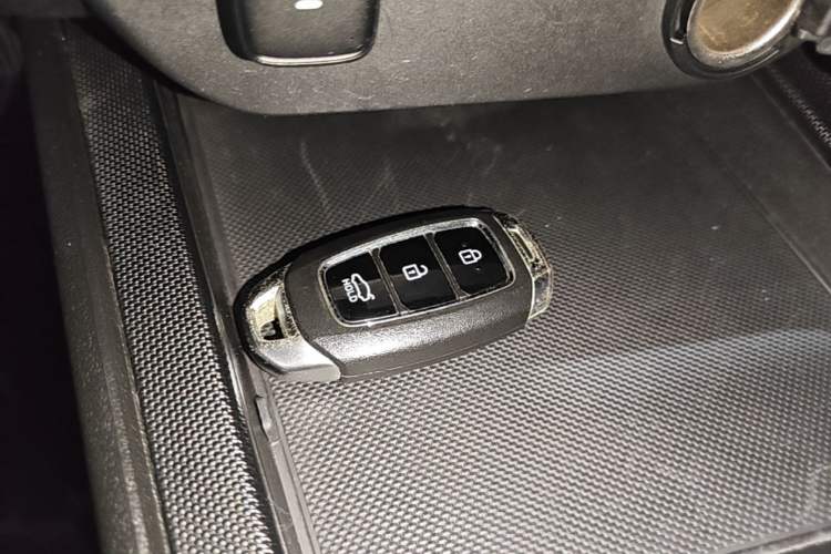 Used Hyundai Elantra 2021 1.5L CVT GLX Elite Edition Vehicle Key