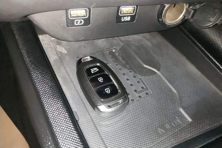 Used Hyundai Elantra 2021 1.5L CVT LUX Prestige Edition Vehicle Key