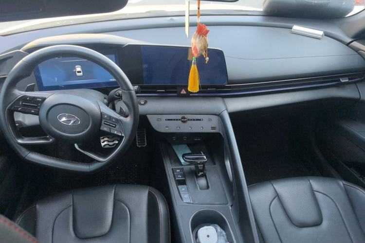 Used Hyundai Elantra 2021 240TGDi DCT TOP Flagship Edition Center Console