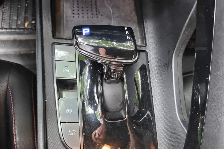 Used Hyundai Elantra 2021 240TGDi DCT LUX Prestige Edition Gear Lever
