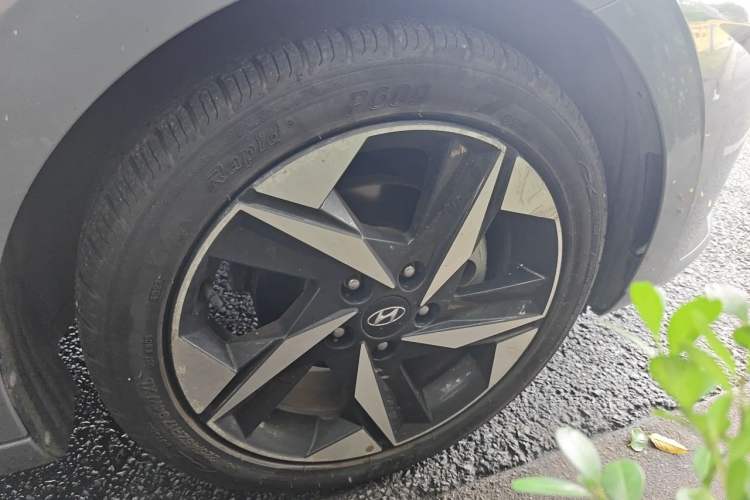 Used Hyundai Elantra 2021 240TGDi DCT LUX Prestige Edition Right Front Wheel Hub