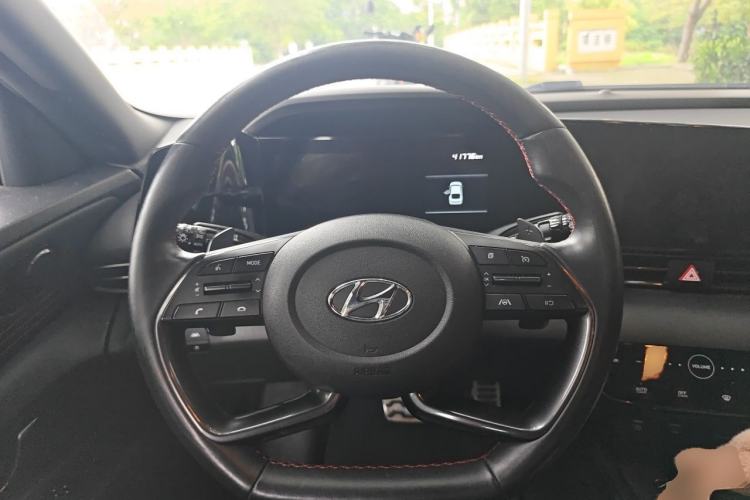 Used Hyundai Elantra 2021 240TGDi DCT LUX Prestige Edition Steering Wheel