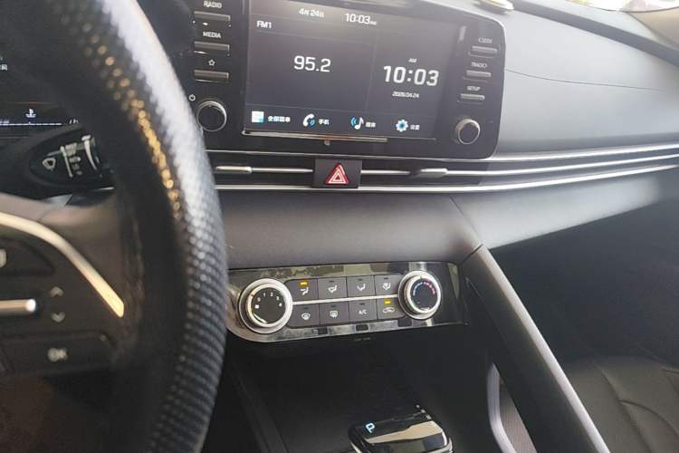 Used Hyundai Elantra 2021 1.5L CVT GLX Elite Edition Audio And AC Panel