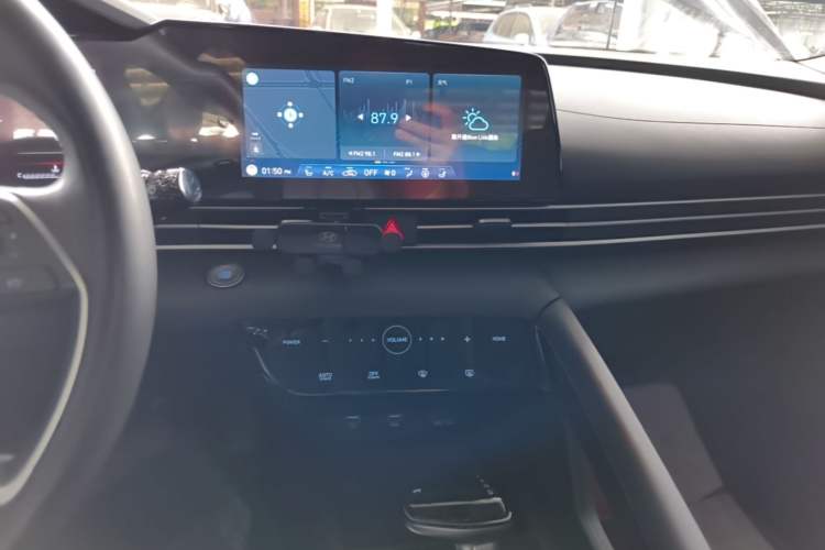 Used Hyundai Elantra 2021 1.5L CVT LUX Prestige Edition Audio And AC Panel