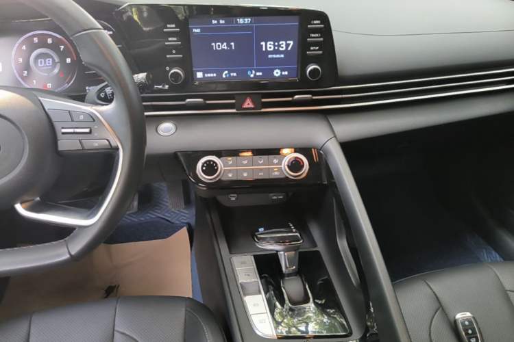 Used Hyundai Elantra 2021 1.5L CVT GLX Elite Edition Audio And AC Panel