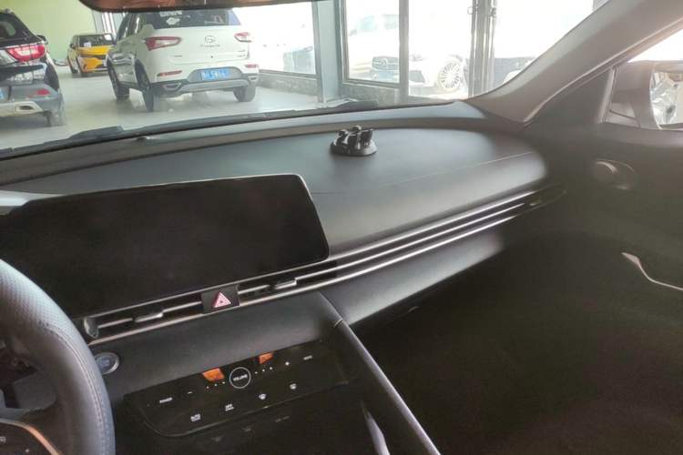 Used Hyundai Elantra 2021 1.5L CVT LUX Prestige Edition Audio And AC Panel