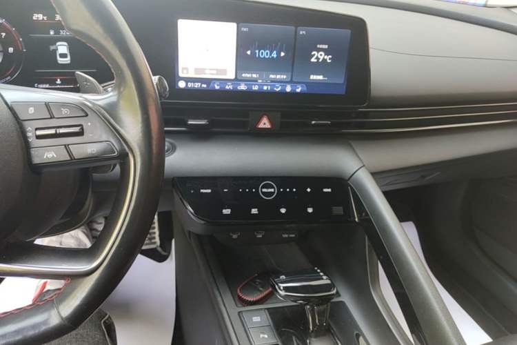 Used Hyundai Elantra 2021 240TGDi DCT LUX Prestige Edition Audio And AC Panel