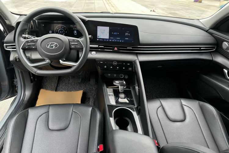 Used Hyundai Elantra 2021 1.5L CVT LUX Prestige Edition Audio And AC Panel