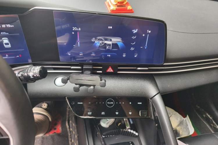 Used Hyundai Elantra 2021 1.5L CVT GLX Elite Edition Audio And AC Panel