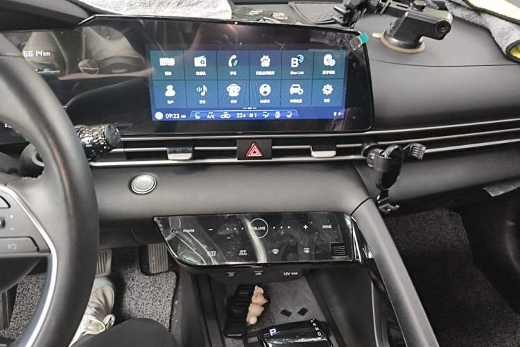 Used Hyundai Elantra 2021 1.5L CVT LUX Prestige Edition Audio And AC Panel