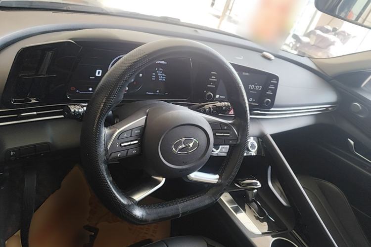 Used Hyundai Elantra 2021 1.5L CVT GLX Elite Edition Center Console