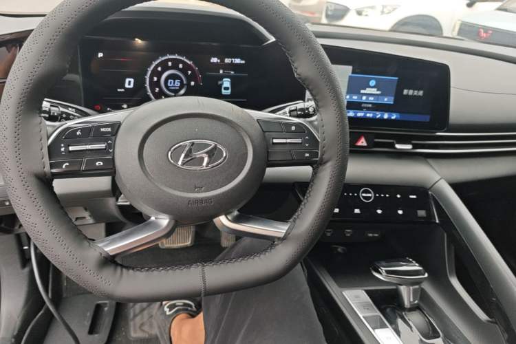 Used Hyundai Elantra 2021 1.5L CVT GLX Elite Edition Center Console