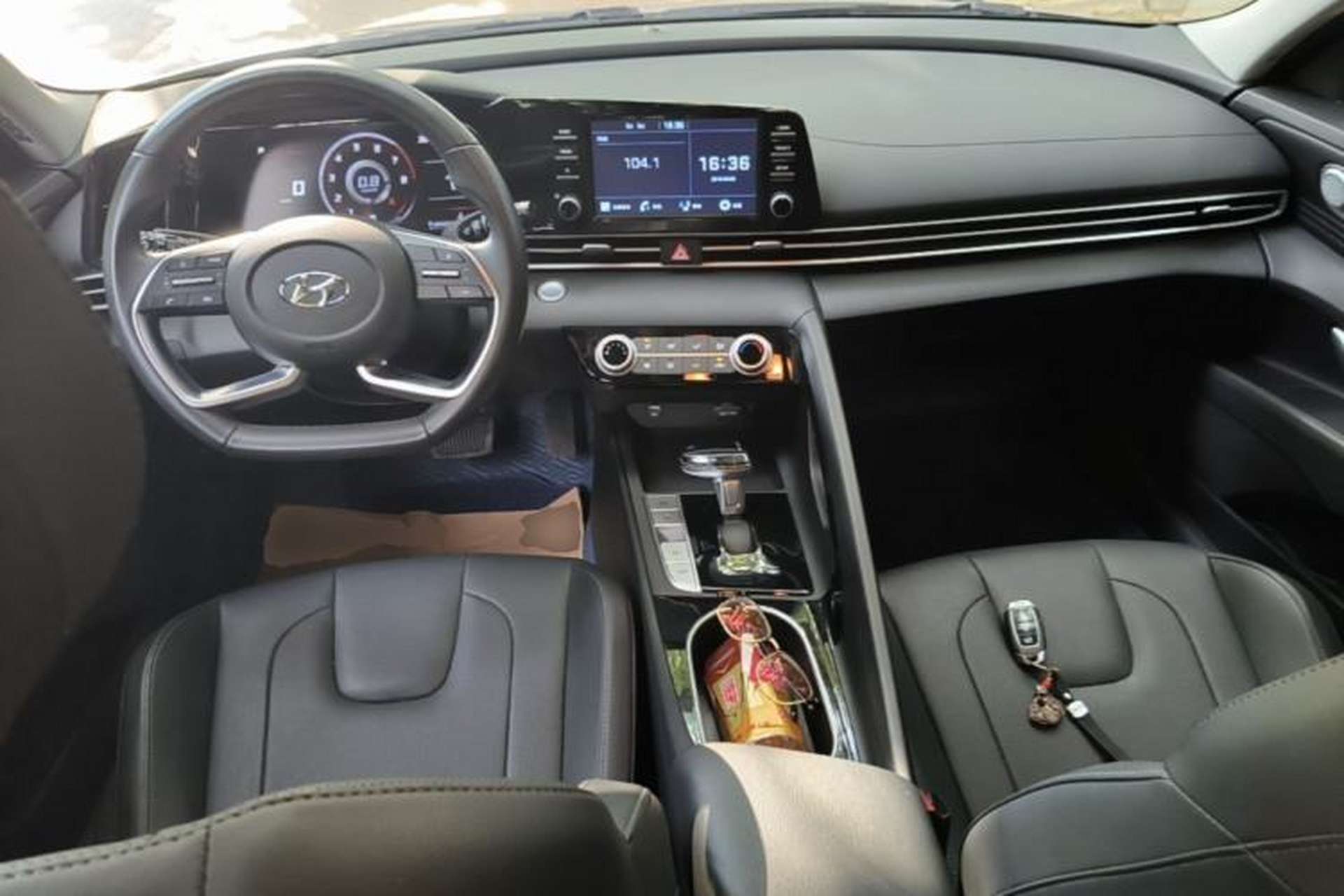 Used Hyundai Elantra 2021 1.5L CVT GLX Elite Edition Center Console