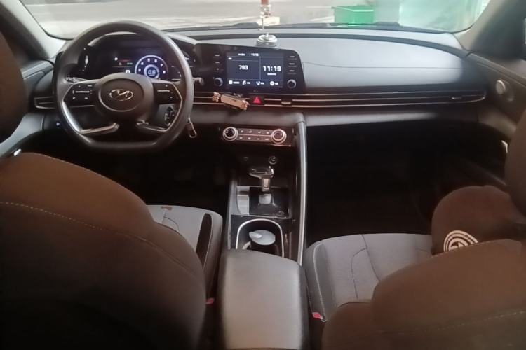 Used Hyundai Elantra 2021 1.5L CVT GLS Leading Edition Center Console