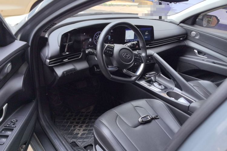 Used Hyundai Elantra 2021 1.5L CVT GLX Elite Edition Center Console