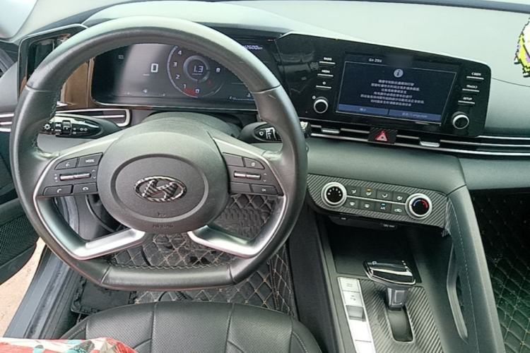 Used Hyundai Elantra 2021 1.5L CVT GLX Elite Edition Center Console
