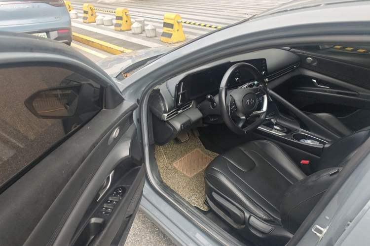 Used Hyundai Elantra 2021 1.5L CVT GLX Elite Edition Driver Seat