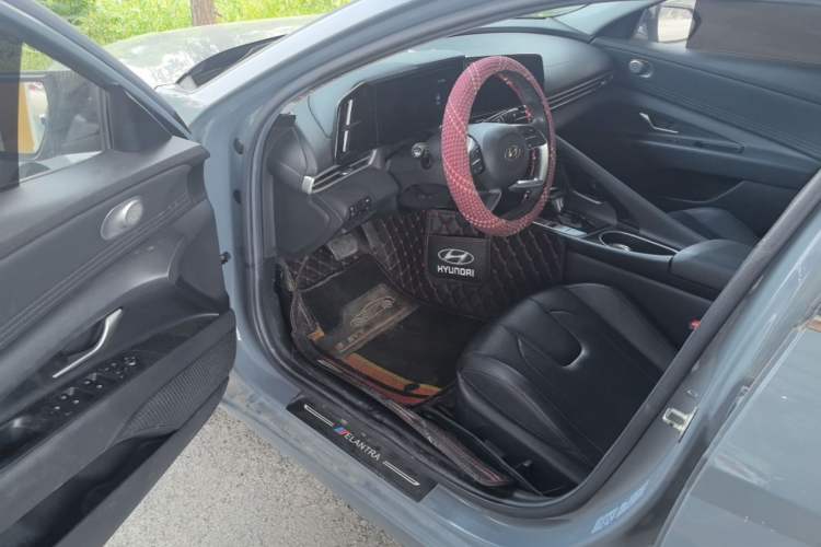 Used Hyundai Elantra 2021 1.5L CVT LUX Prestige Edition Driver Seat