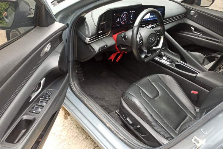 Used Hyundai Elantra 2021 1.5L CVT LUX Prestige Edition Driver Seat