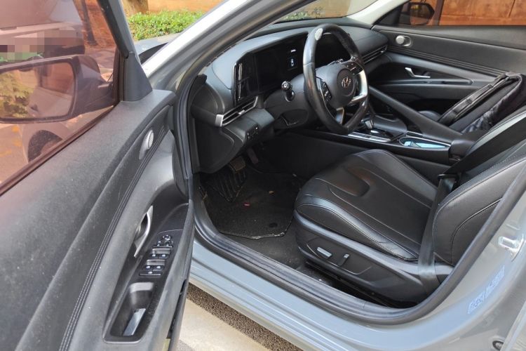Used Hyundai Elantra 2021 1.5L CVT LUX Prestige Edition Driver Seat