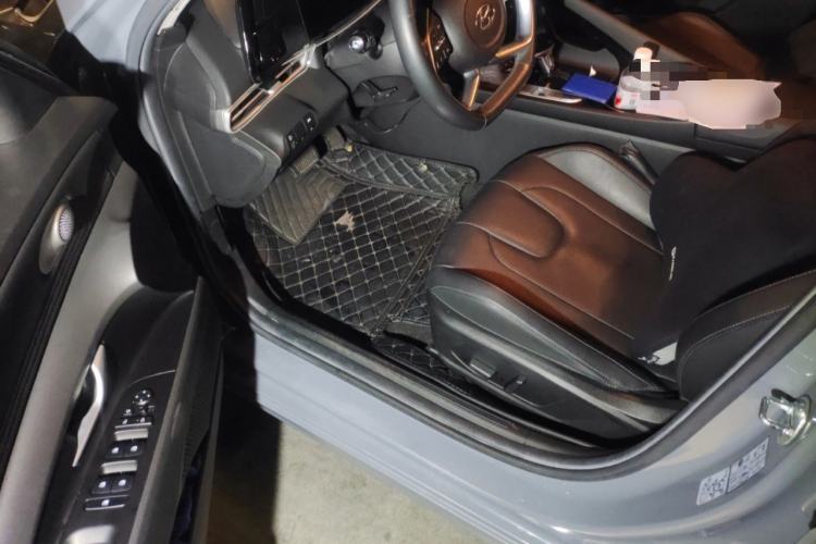 Used Hyundai Elantra 2021 1.5L CVT LUX Prestige Edition Driver Seat