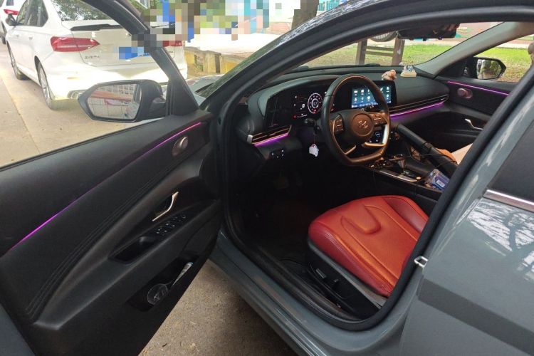 Used Hyundai Elantra 2021 1.5L CVT LUX Prestige Edition Driver Seat