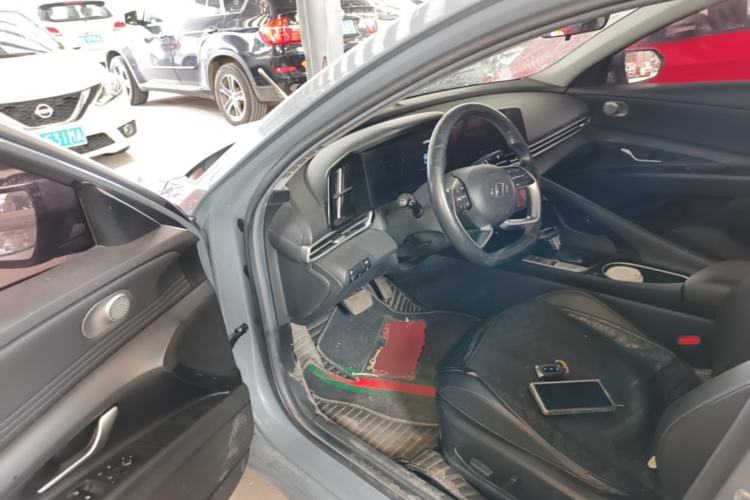 Used Hyundai Elantra 2021 1.5L CVT LUX Prestige Edition Driver Seat