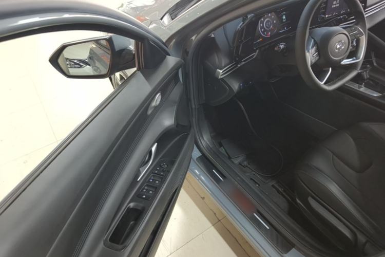 Used Hyundai Elantra 2021 1.5L CVT GLX Elite Edition Driver Seat