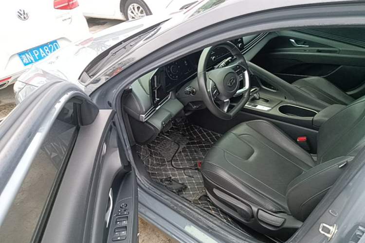 Used Hyundai Elantra 2021 1.5L CVT GLX Elite Edition Driver Seat