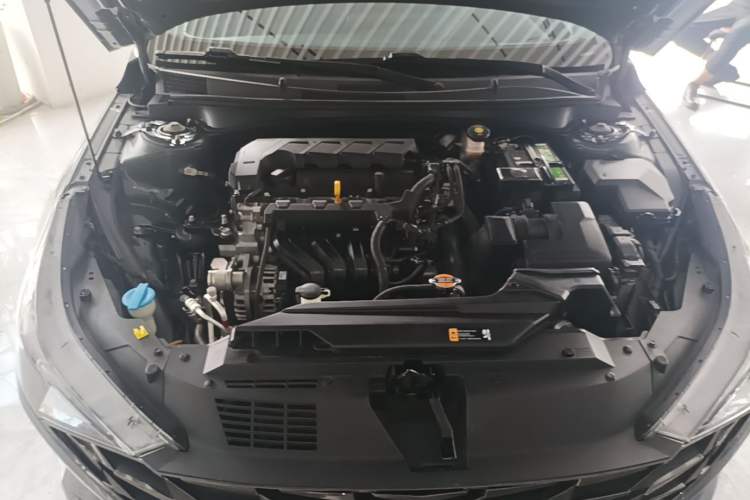 Used Hyundai Elantra 2021 1.5L CVT LUX Prestige Edition Engine Bay
