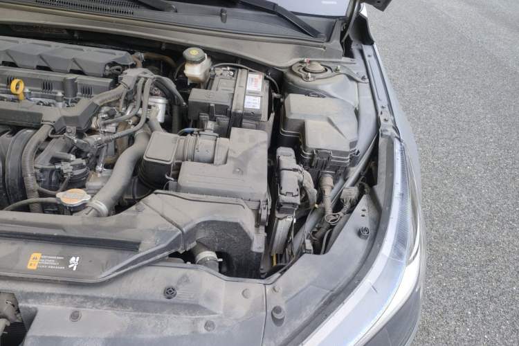 Used Hyundai Elantra 2021 1.5L CVT LUX Prestige Edition Engine Bay Left