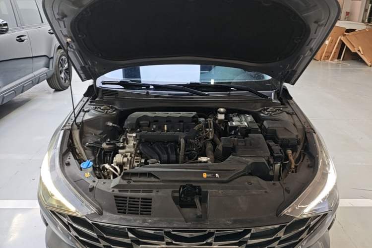 Used Hyundai Elantra 2021 1.5L CVT LUX Prestige Edition Engine Bay