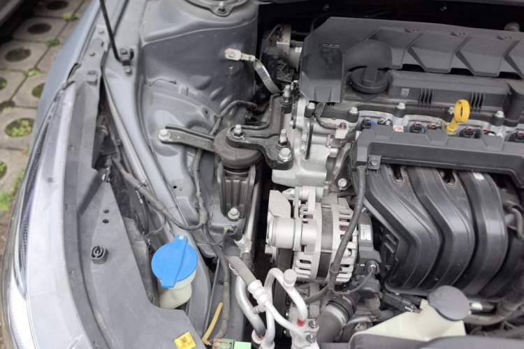Used Hyundai Elantra 2021 1.5L CVT GLX Elite Edition Engine Bay Right