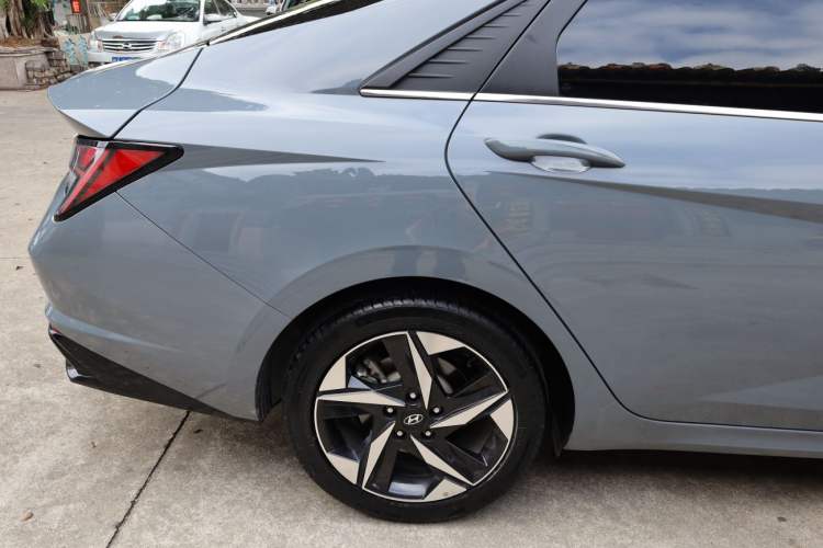 Used Hyundai Elantra 2021 1.5L CVT LUX Prestige Edition Exterior 12
