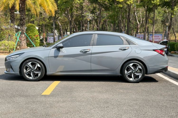 Used Hyundai Elantra 2021 1.5L CVT LUX Prestige Edition Exterior 3