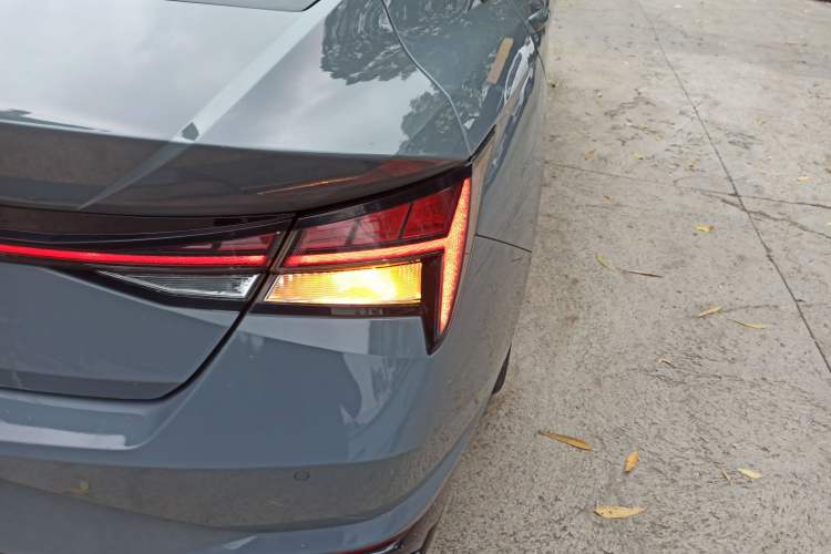 Used Hyundai Elantra 2021 1.5L CVT LUX Prestige Edition Exterior 3